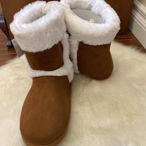 🆕 Faux Fur Trim Bootie Slippers in size 7-8 - Picture 8 of 8